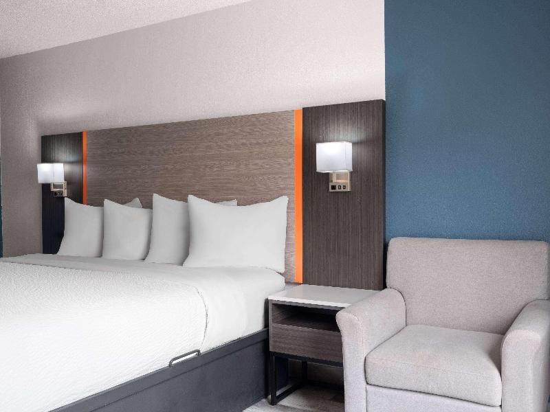 Baymont by Wyndham Indianapolis East image