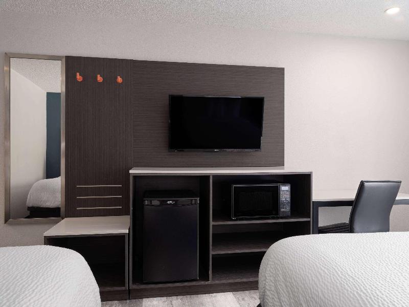 Baymont by Wyndham Indianapolis East image