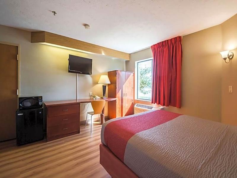Motel 6 Indianapolis, IN - Airport image