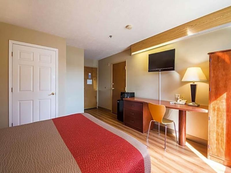 Motel 6 Indianapolis, IN - Airport image