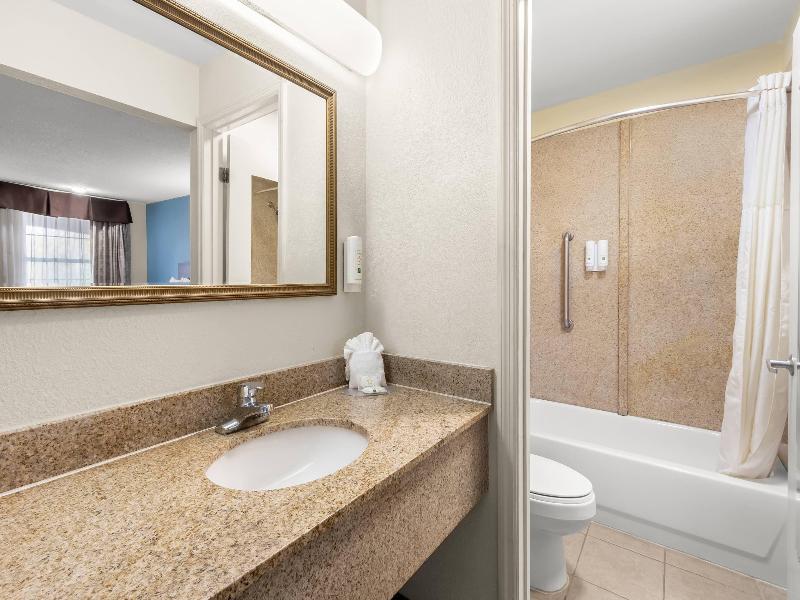 Quality Inn & Suites Lexington image