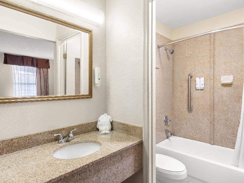 Quality Inn & Suites Lexington image