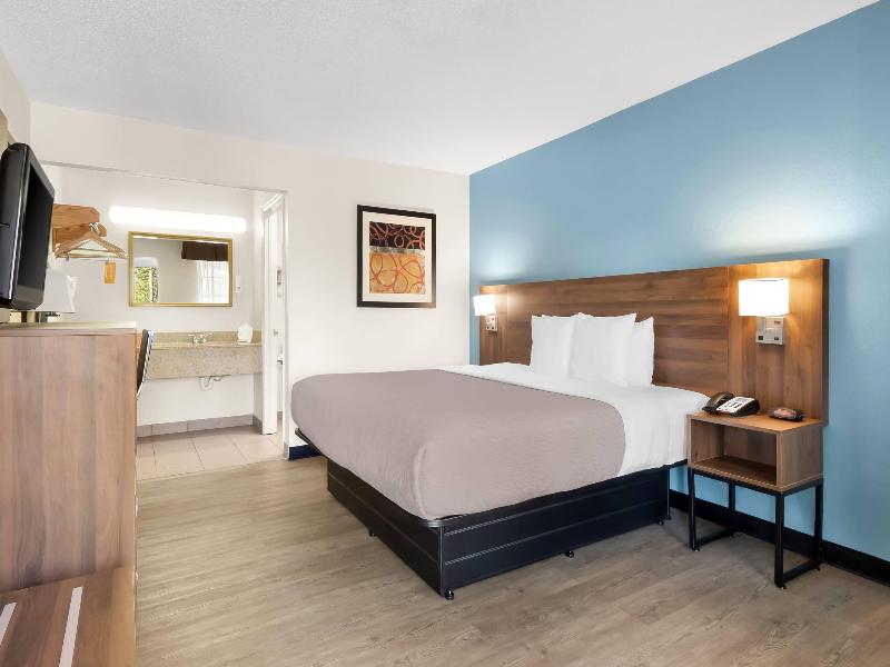 Quality Inn & Suites Lexington image