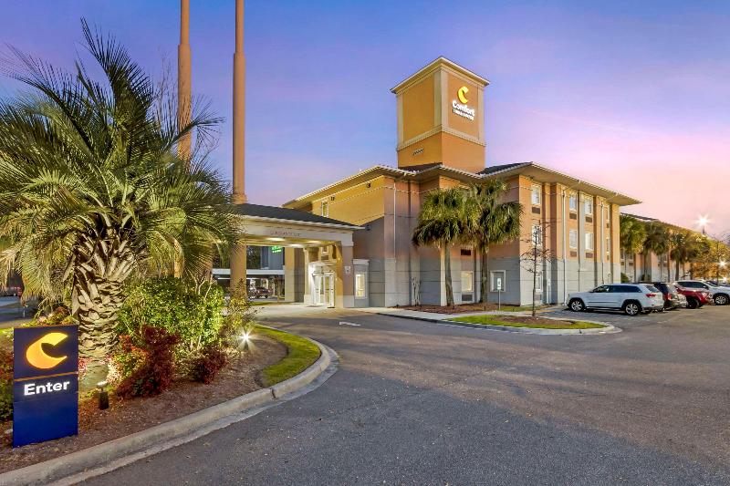 Comfort Inn & Suites Airport Convention Center image