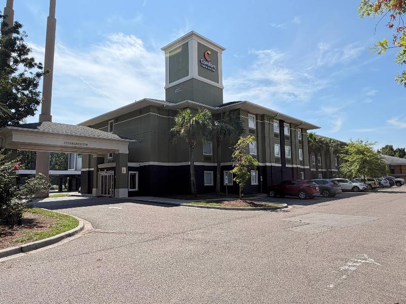 Comfort Inn & Suites Airport Convention Center