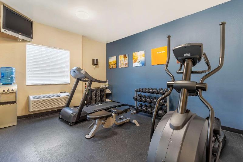 Comfort Inn & Suites Airport Convention Center image
