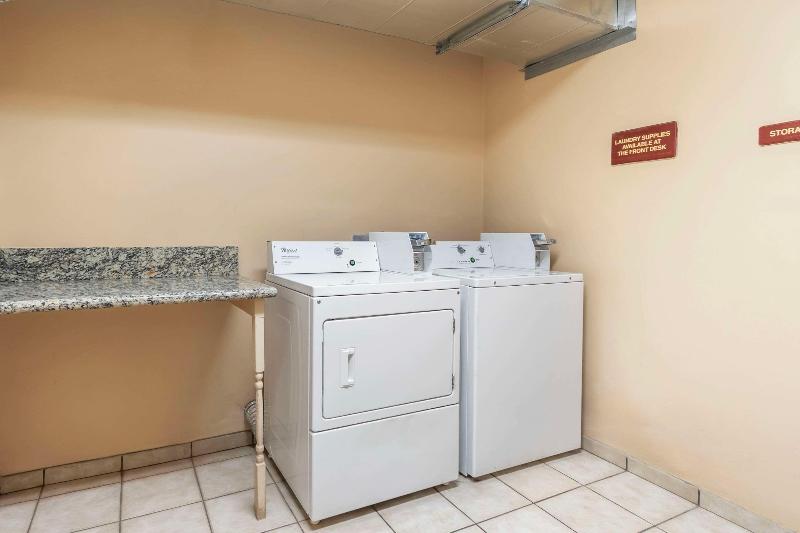 Comfort Inn & Suites Airport Convention Center image