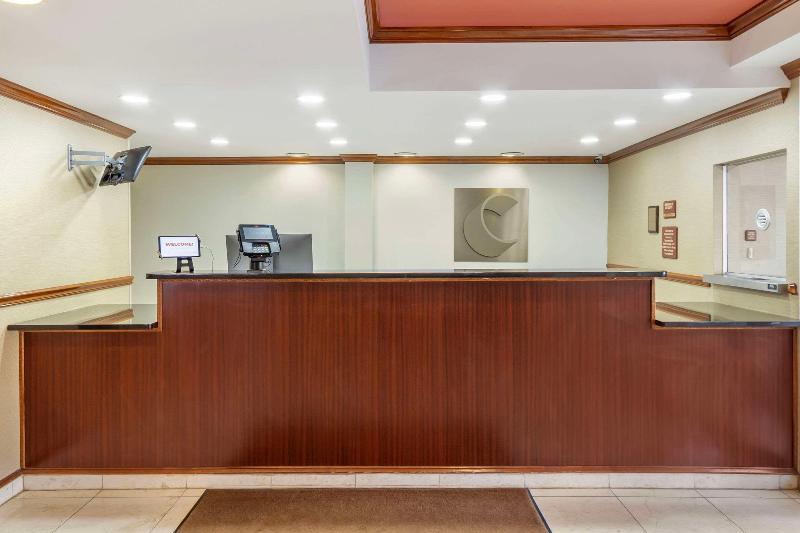 Comfort Inn & Suites Airport Convention Center image