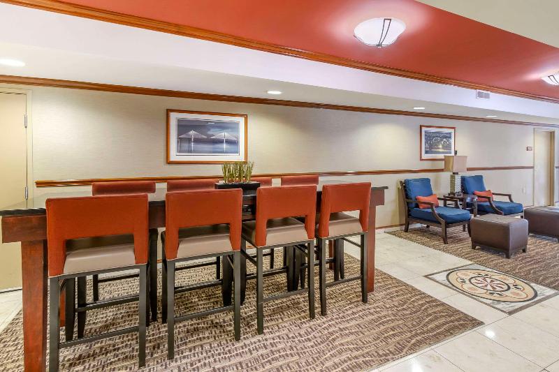 Comfort Inn & Suites Airport Convention Center image