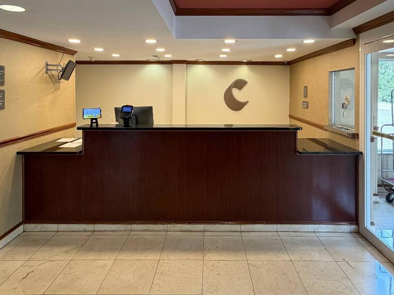 Comfort Inn & Suites Airport Convention Center