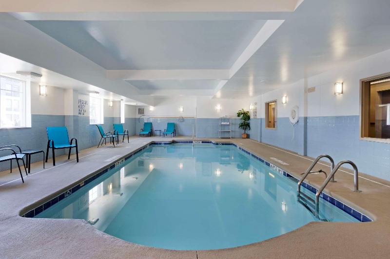 Comfort Inn & Suites Airport Convention Center image