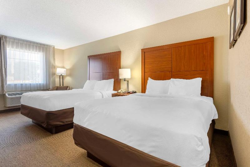 Comfort Inn & Suites Airport Convention Center image