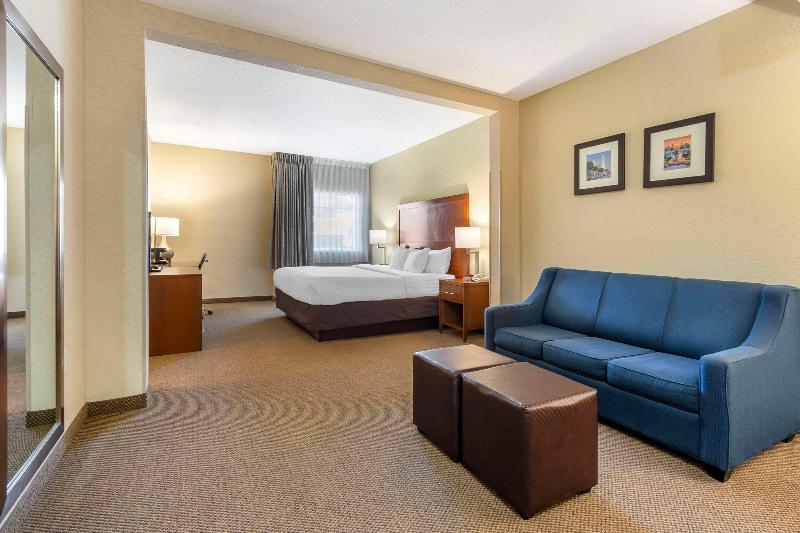 Comfort Inn & Suites Airport Convention Center image