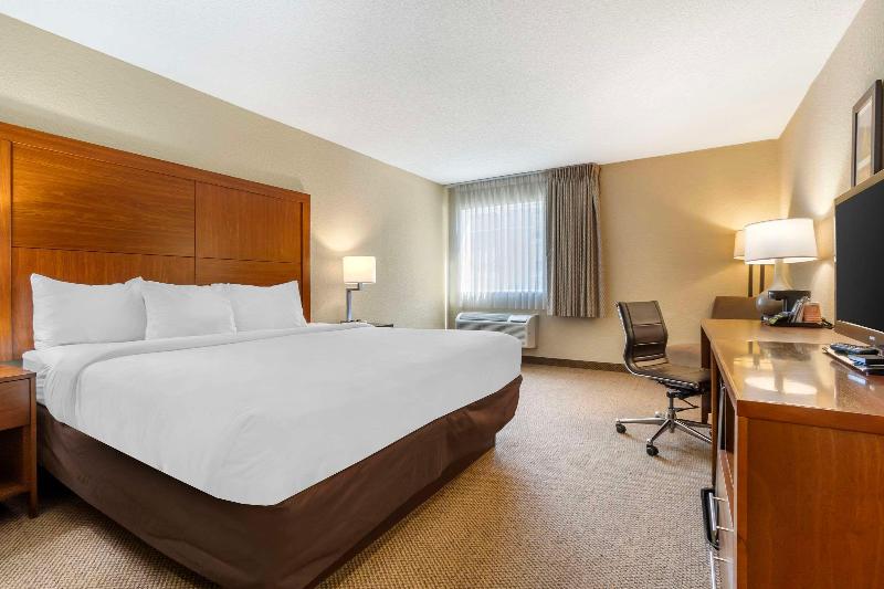 Comfort Inn & Suites Airport Convention Center image
