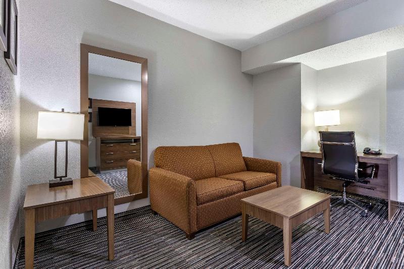 Quality Inn & Suites I-35 E/Walnut Hill image