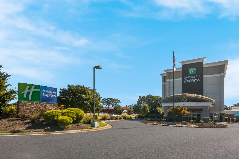 Holiday Inn Express Hampton - Coliseum Central IHG