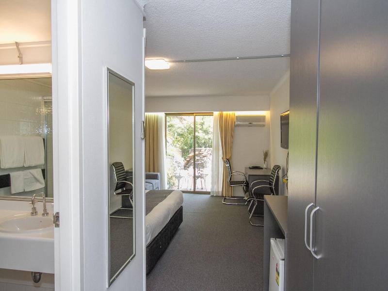 The Willows Motor Inn image