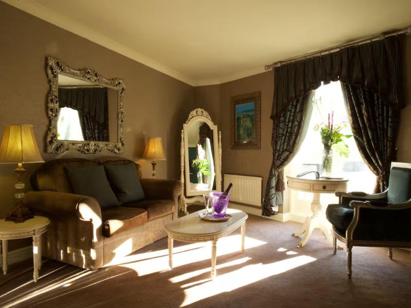 Wrexham Llyndir Hotel by Belvilla image