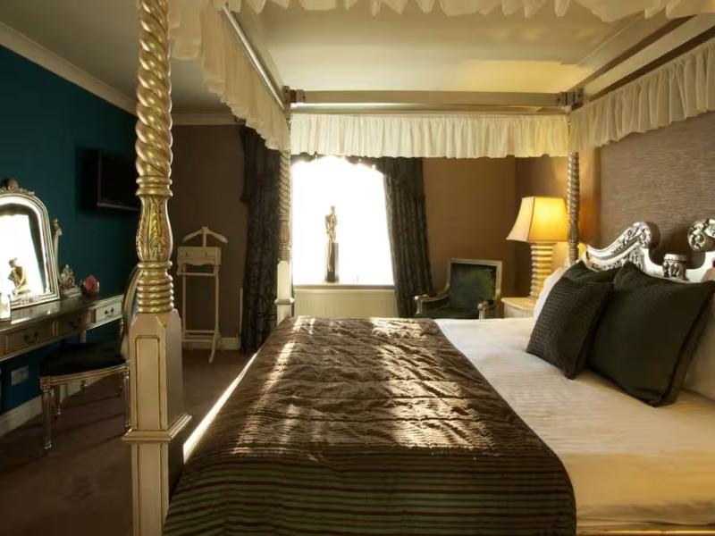 Wrexham Llyndir Hotel by Belvilla image