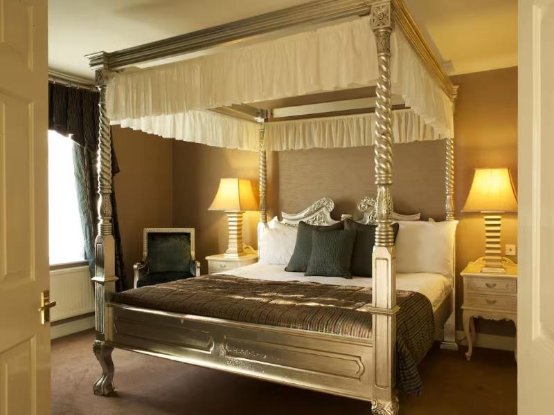 Wrexham Llyndir Hotel by Belvilla image