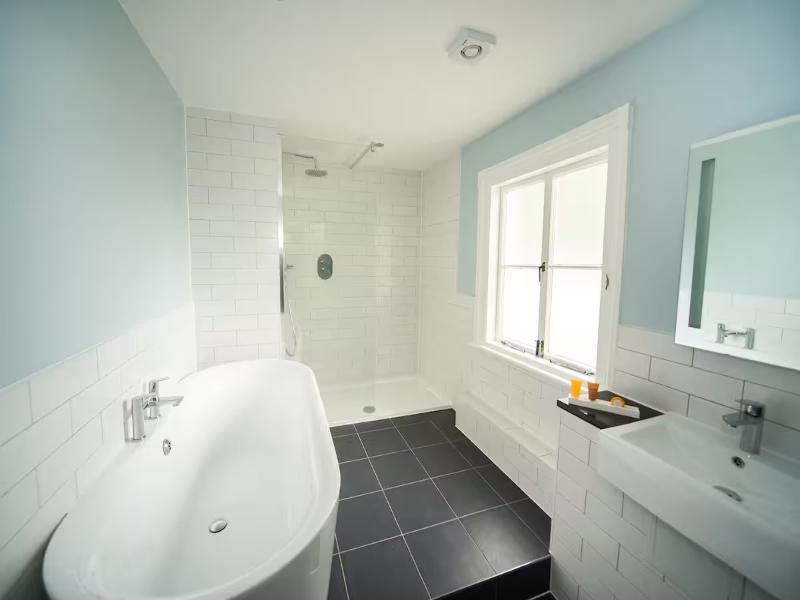 Wrexham Llyndir Hotel by Belvilla image