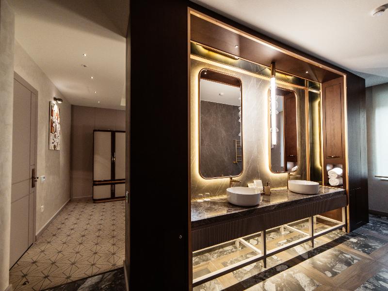 Meridian Luxury Boutique Hotel image