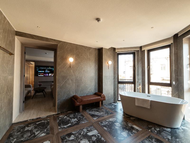 Meridian Luxury Boutique Hotel image