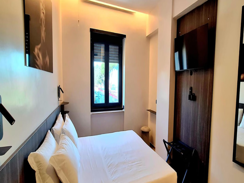 Best Western Hotel Revolution image