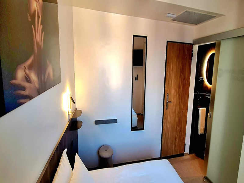 Best Western Hotel Revolution image