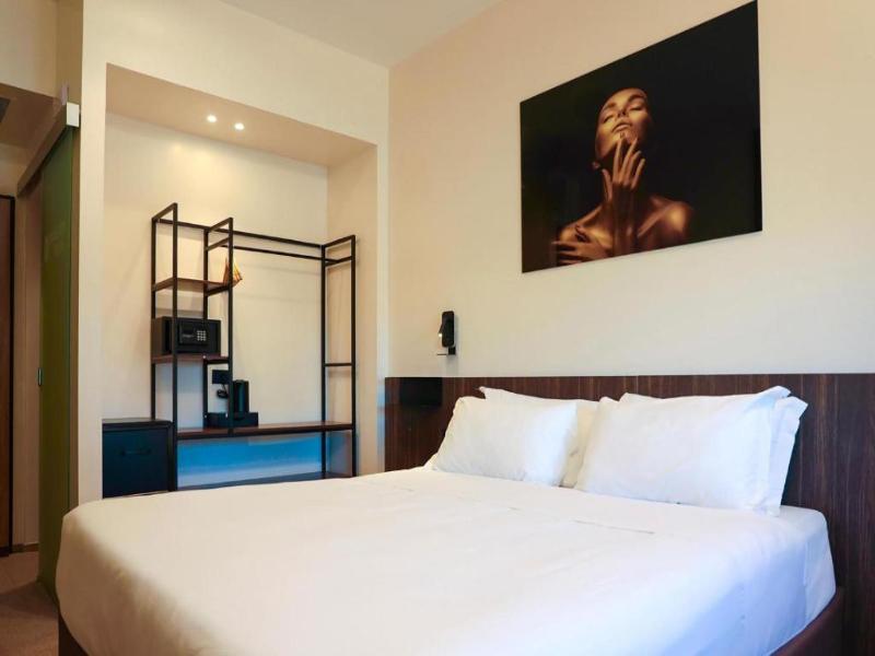 Best Western Hotel Revolution image