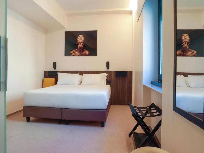Best Western Hotel Revolution image