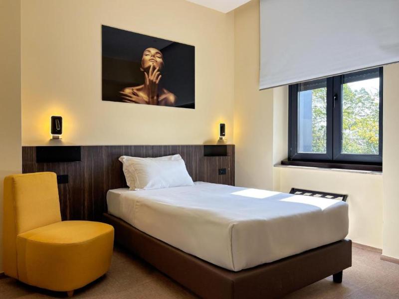 Best Western Hotel Revolution image