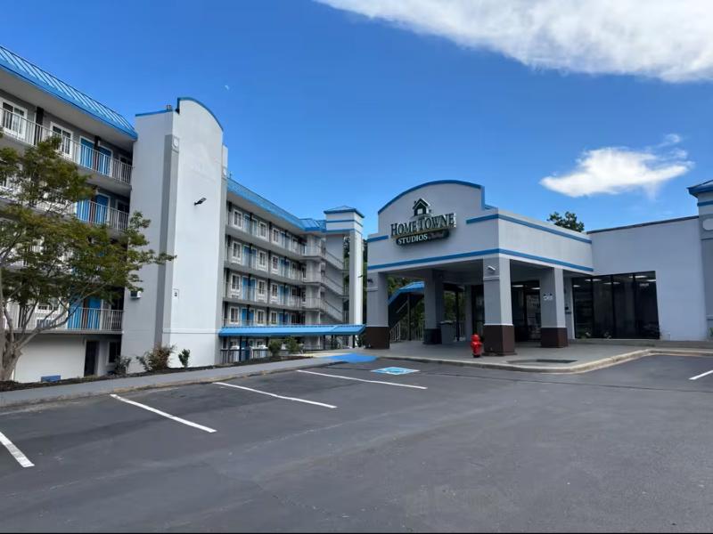 Hometowne Studios By Red Roof Birmingham - Airport