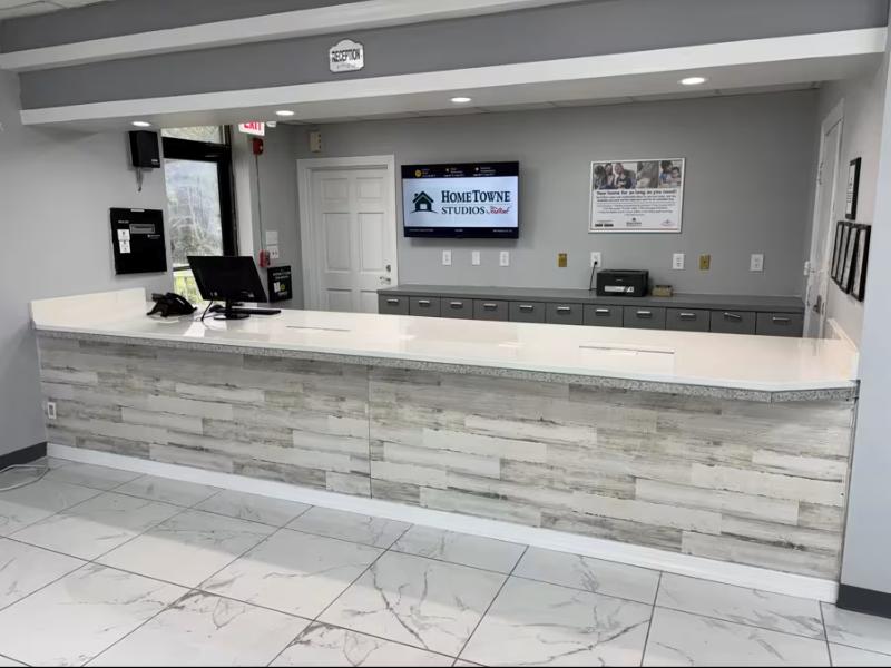 Hometowne Studios By Red Roof Birmingham - Airport