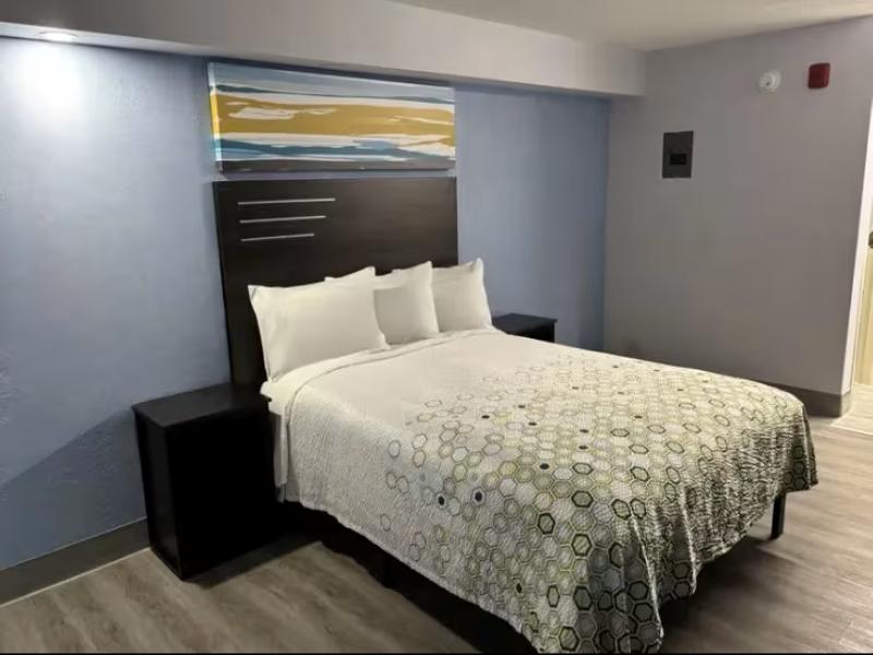 ADA Accessible Studio 1 Queen Bed Non-Smoking