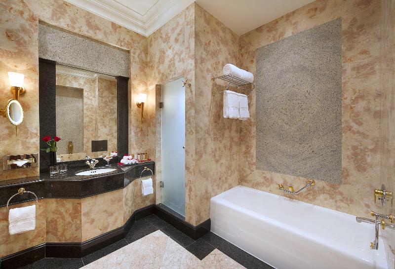 Waldorf Astoria Qasr Al Sharq image