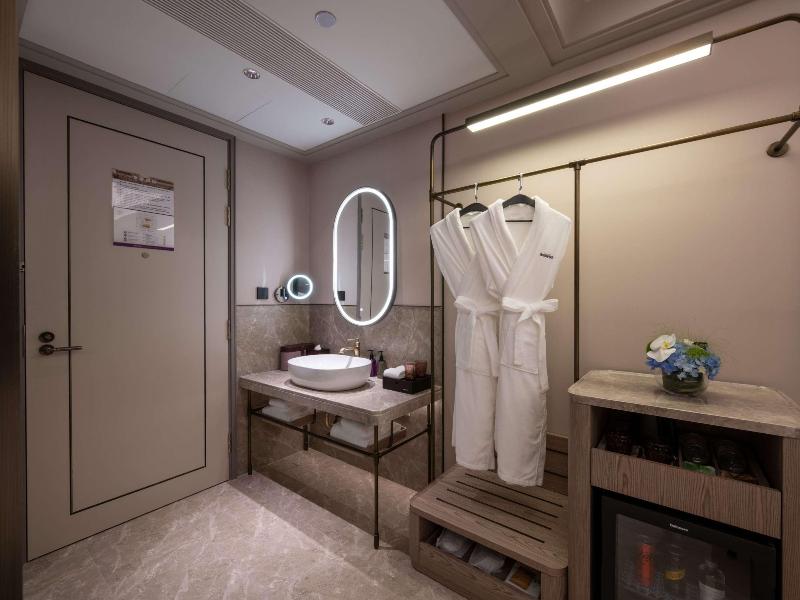 Mercure Shanghai Lujiazui Binjiang Center image