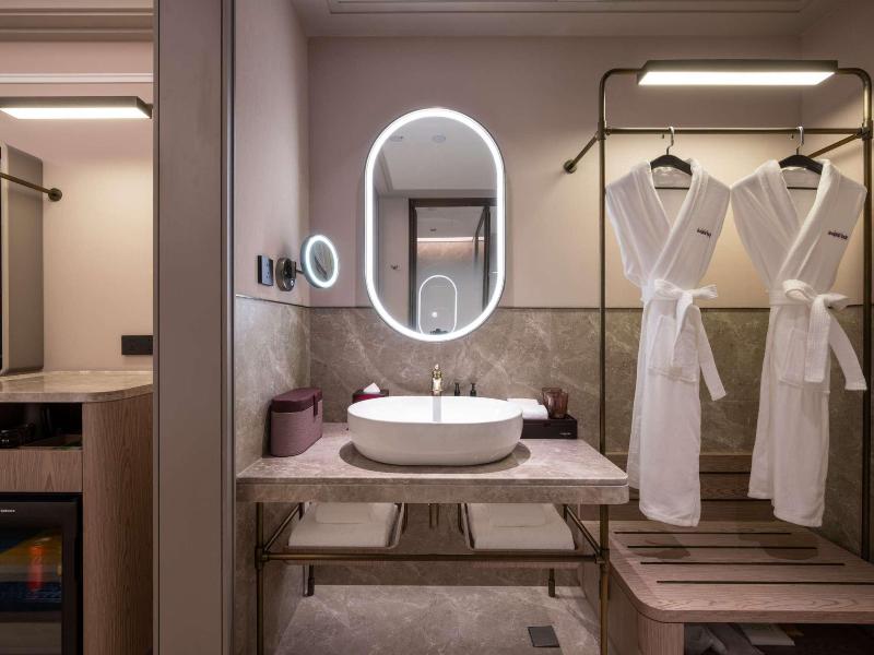 Mercure Shanghai Lujiazui Binjiang Center image