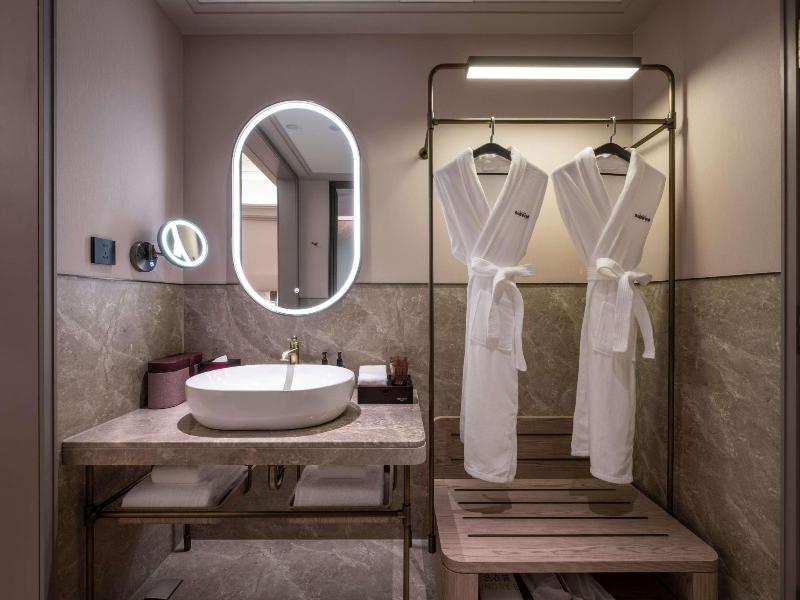 Mercure Shanghai Lujiazui Binjiang Center image
