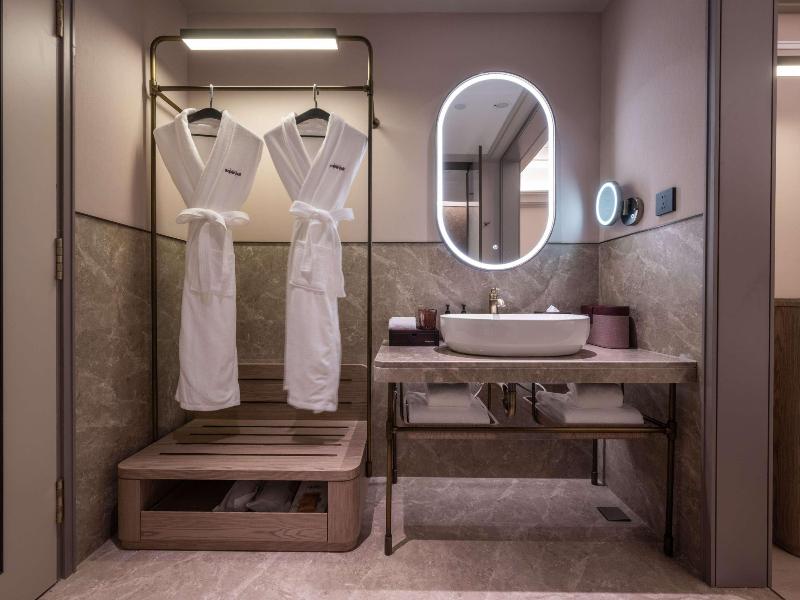 Mercure Shanghai Lujiazui Binjiang Center image