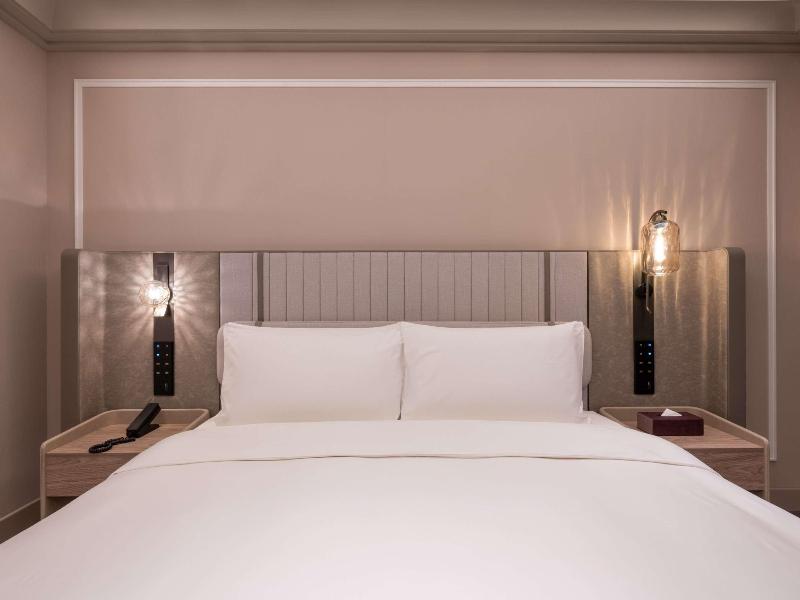 Mercure Shanghai Lujiazui Binjiang Center image