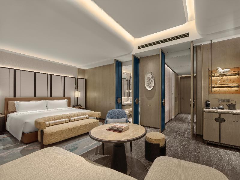 Deluxe Room with One King-size Bed and City Views