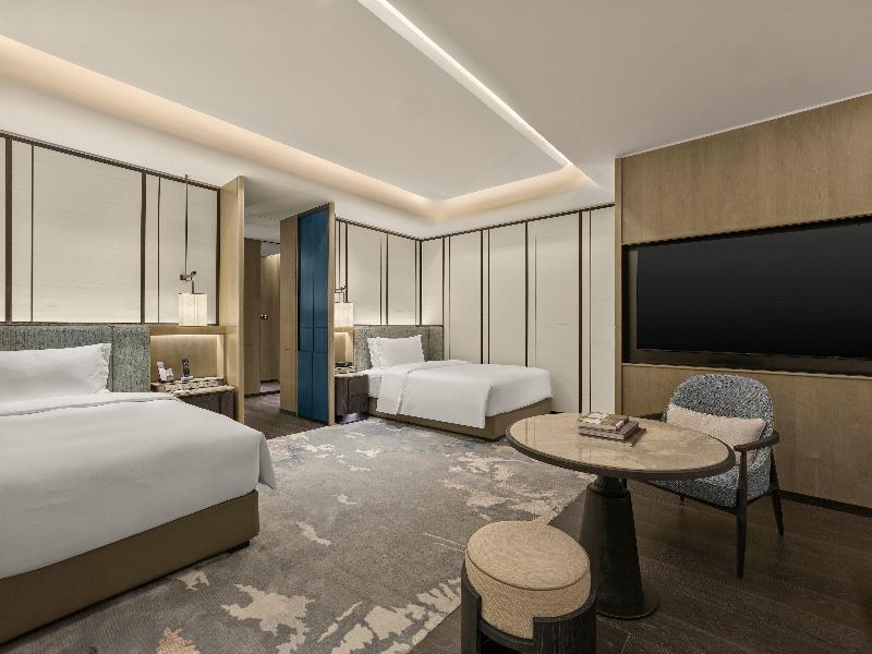 Deluxe Room with Two Single Beds and City Views (Family Friendly)