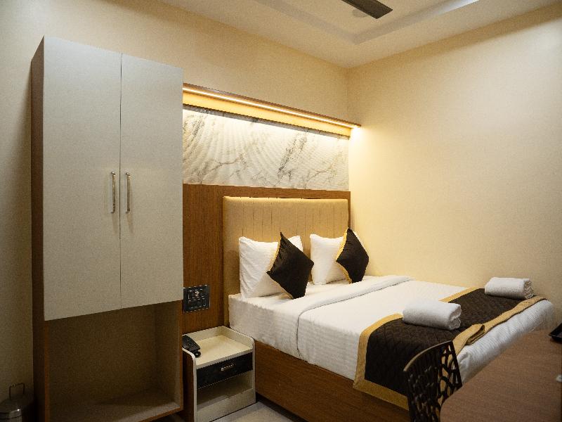 Rma Joliday Inn image