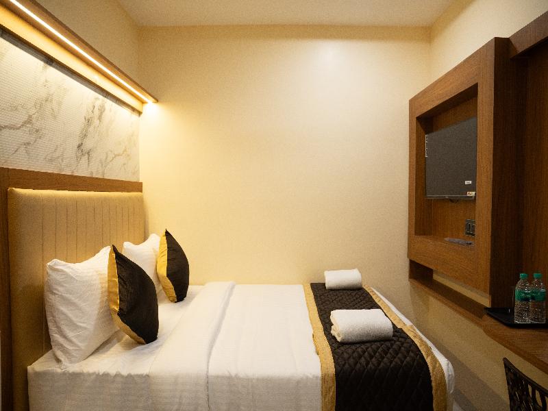Rma Joliday Inn image