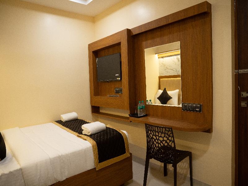 Rma Joliday Inn image