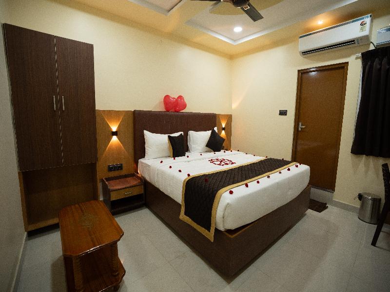 Rma Joliday Inn image