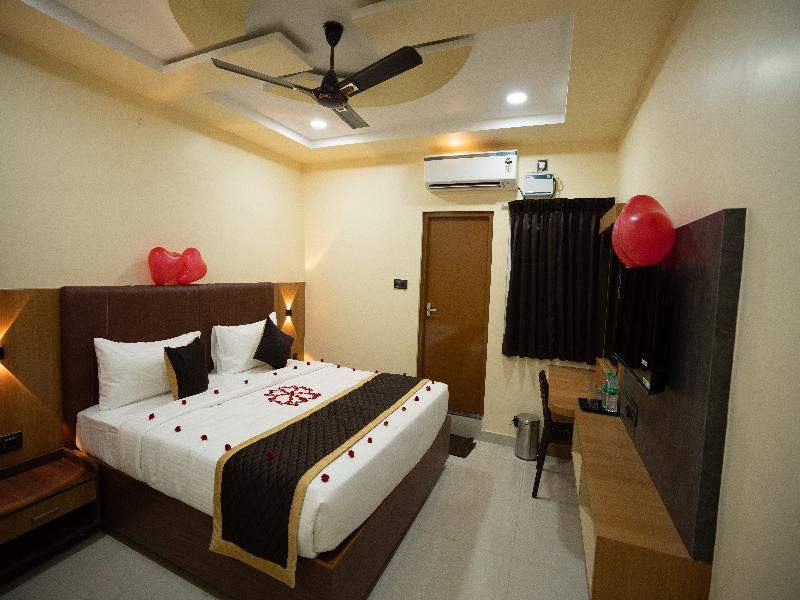 Rma Joliday Inn image