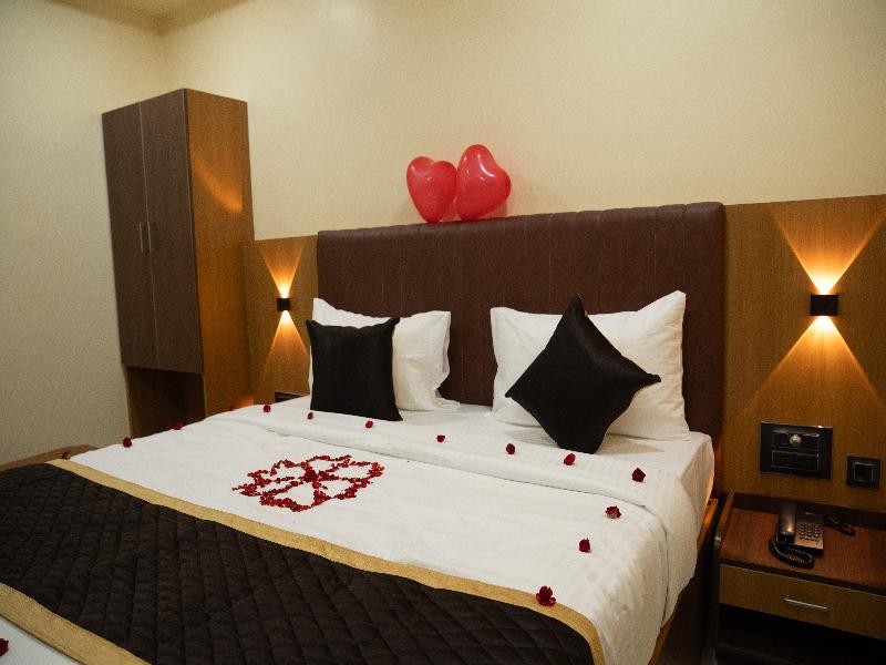 Rma Joliday Inn image