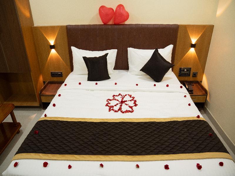 Rma Joliday Inn image
